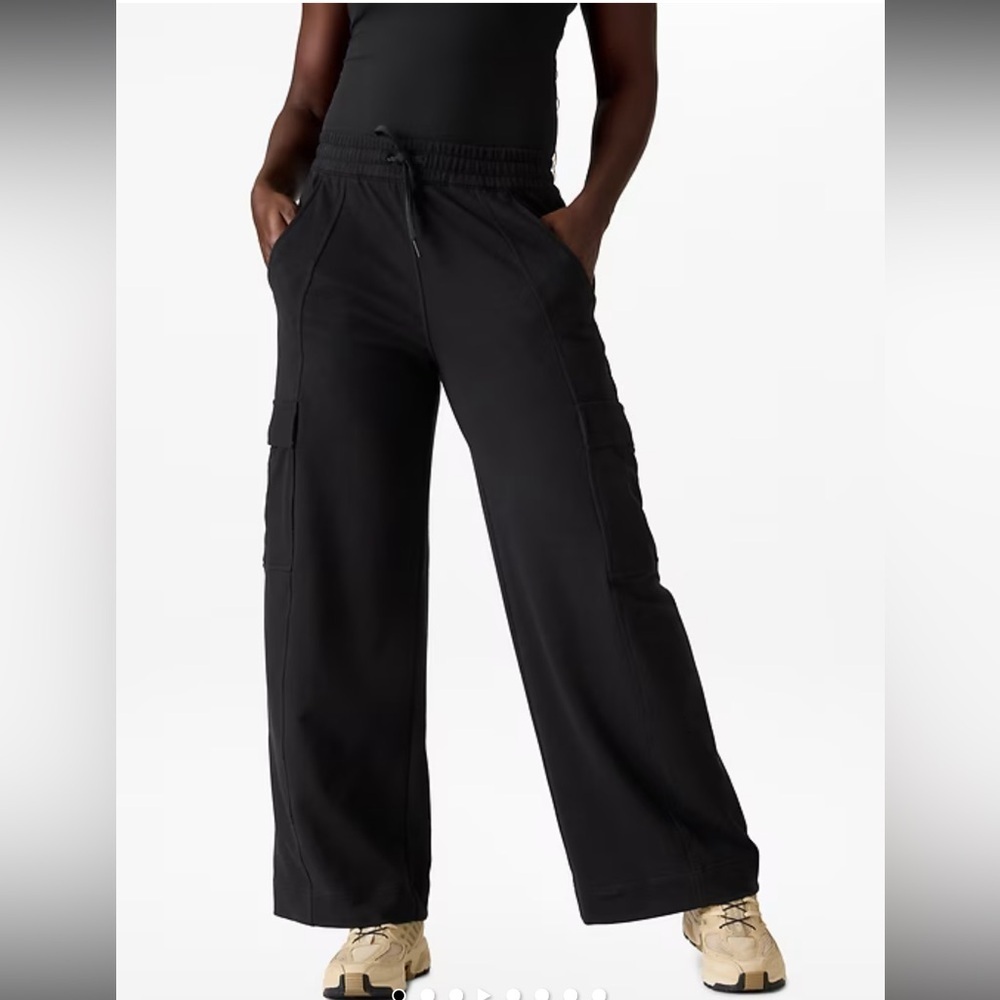 Athleta Women's Black Cargo Joggers NWT L